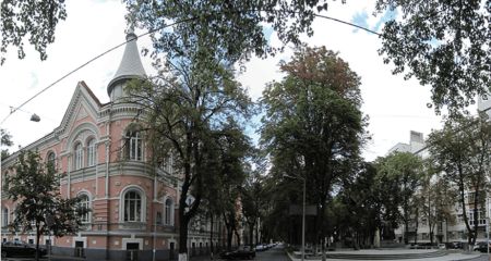 Вражеский удар повредил здание суда в центре Запорожья