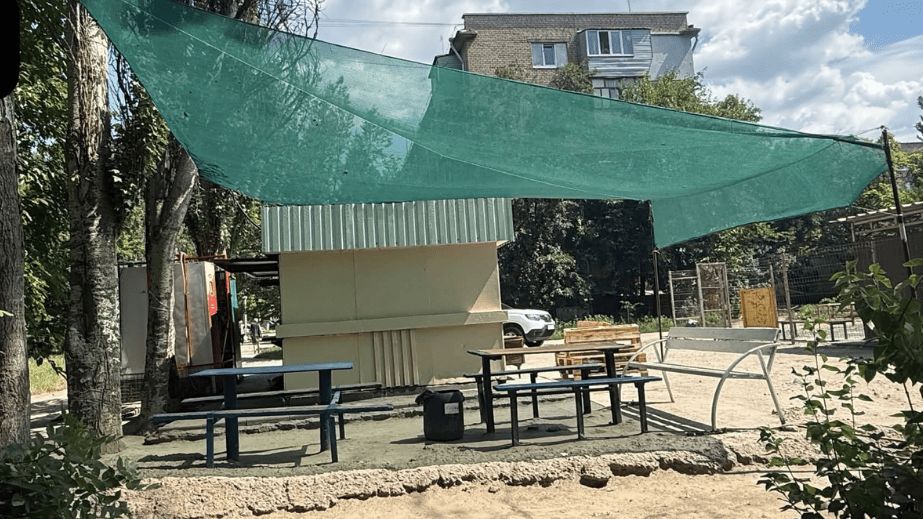 Шум і алкоголь: у Запоріжжі демонтували літній майданчик