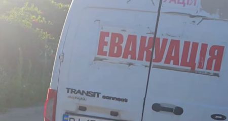 Под постоянными атаками: из села под Запорожьем вывезли женщин