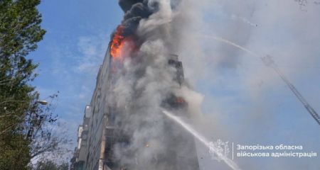 Пожар и разрушенные дома: в Запорожской ОВА показали последствия удара
