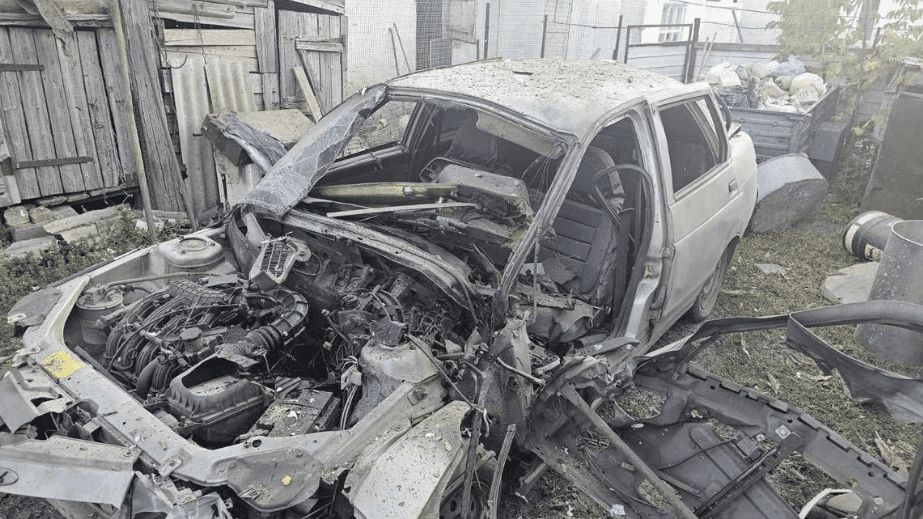 Двоє поранених: росіяни вдарили по автівці на Запоріжжі