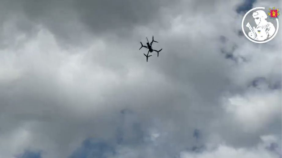 Еще 300 FPV-дронов передали защитникам Запорожского направления