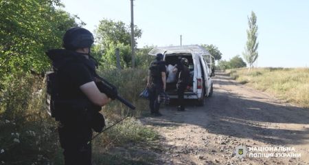 Из трех громад под Запорожьем эвакуировали взрослых и ребенка