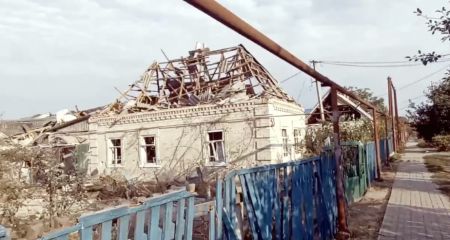 Росіяни розтрощили школу та будинки у передмісті Запоріжжя