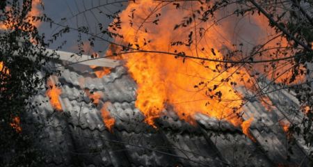 Удар РФ спричинив пожежу в одному з районів Запоріжжя