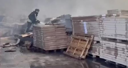 Склад спалахнув після удару РФ по Запоріжжю: є постраждалі