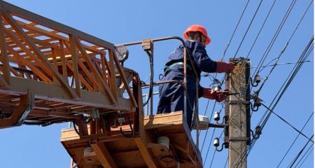Две волны отключений пережило Запорожье из-за российских атак