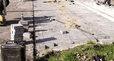 Укладывали плитку в центре: нарушителей благоустройства обнаружили в Запорожье