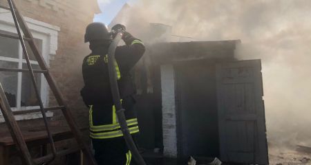 Возгорание возле дома: в Кушугуме на Запорожье ликвидировали пожар площадью более 60 м²