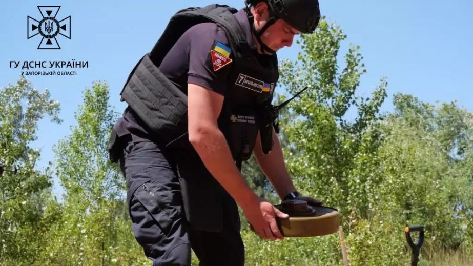 Уламкову міну та саморобну вибухівку знищили ДСНС на Запоріжжі