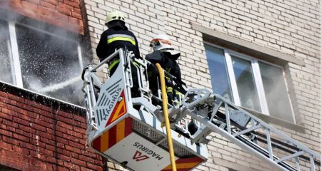 Пожежа в багатоповерхівці Запоріжжя: на балконі сьомого поверху горіли речі