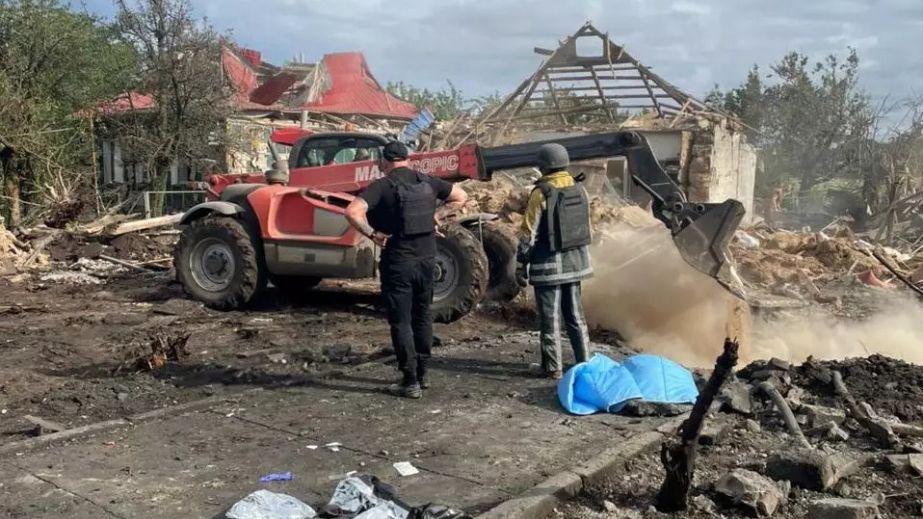 Увеличилось количество жертв бомбардировки села на Запорожье