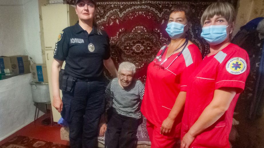 Провел ночь в лесу: полиция Запорожья разыскала пропавшего пенсионера