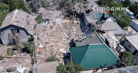 Воронка и разруха: как выглядит место "прилета" в Запорожье сверху