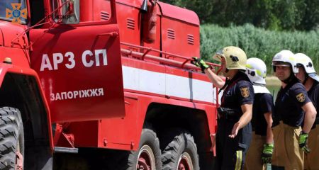 Ворожі обстріли спричинили пожежі у двох громадах на Запоріжжі