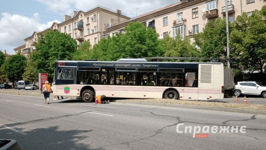 В ДТП с троллейбусом в Запорожье есть пострадавшая – подробности от полиции