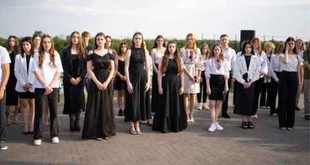 Найкращих випускників області привітали на острові Хортиця в Запоріжжі