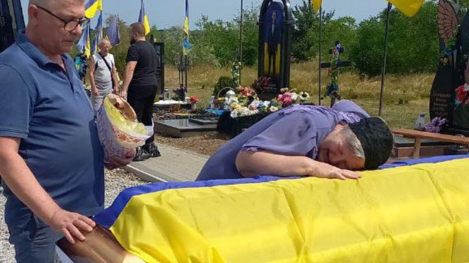 Павшего 29-летнего защитника провели в последний путь на Запорожье