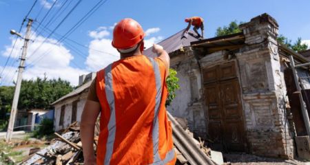 Запорізькі комунальники замінили понад 3 000 м² скла після атаки дронів