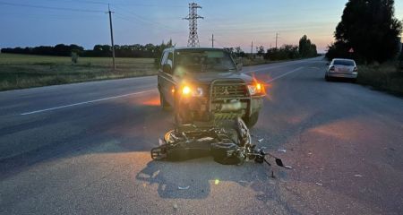 Подросток на мотоцикле попал в ДТП на трассе под Запорожьем