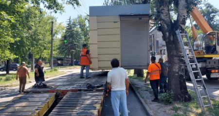 Запорожский предприниматель требует возврата демонтированного киоска