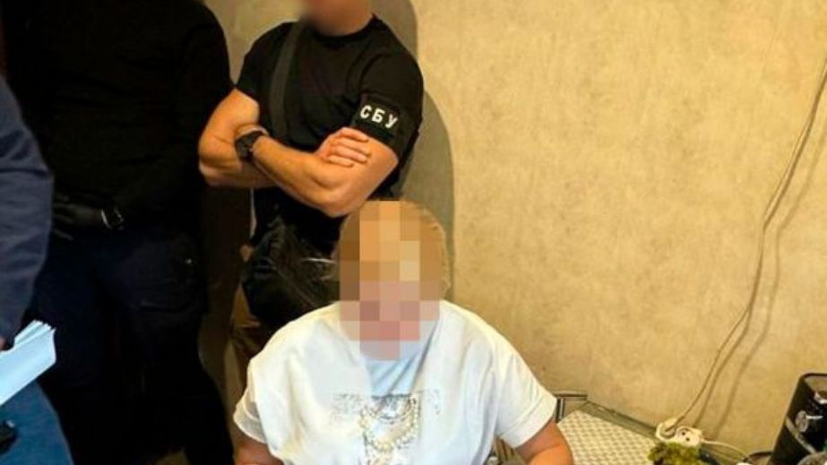 Схема з "білими квитками”: у Запоріжжі викрили адвокатку та двох спільників