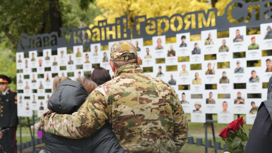 Чествование защитников: на Аллее памяти в Запорожье появились новые стенды