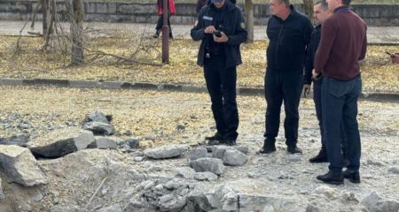 В Запорожье после удара КАБами разрушена часть дороги – кадры
