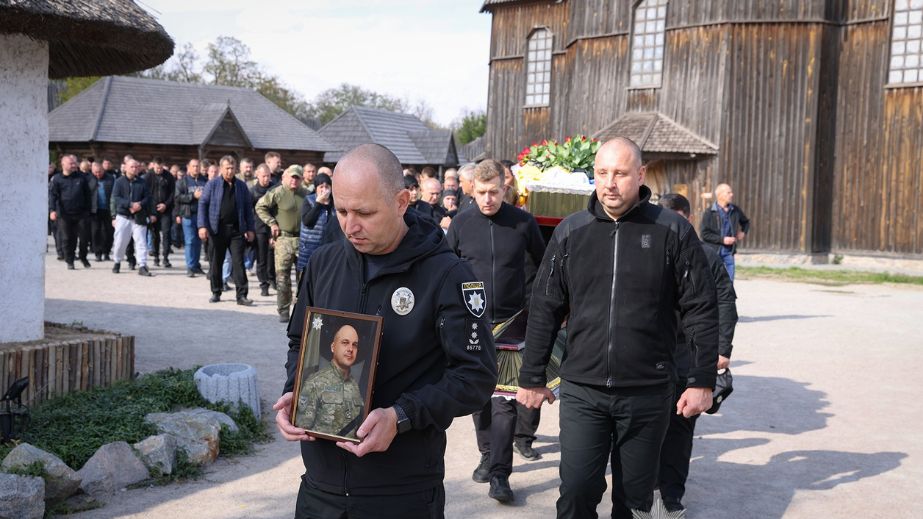 В Запорожье простились с погибшим 39-летним майором полиции