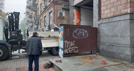 МАФ біля кінотеатру Довженка демонтували в Запоріжжі