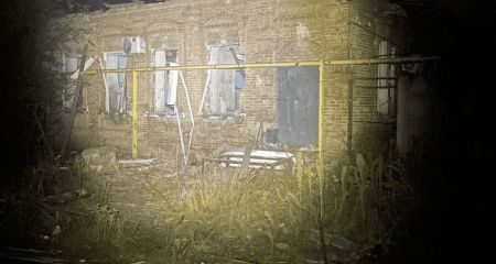 Два дома и склад горели на Запорожье после вражеских обстрелов