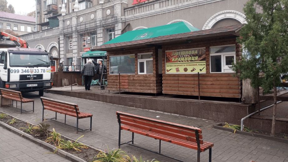 На "стометровке" в Запорожье демонтировали два киоска