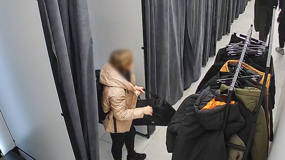 Женщина "обчистила" магазин мужской одежды в Запорожье