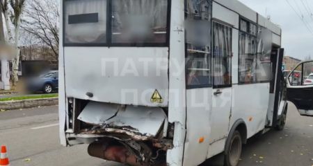 Нетрезвая водитель Audi протаранила маршрутку в Запорожье