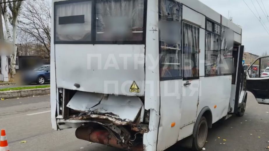 Нетрезвая водитель Audi протаранила маршрутку в Запорожье