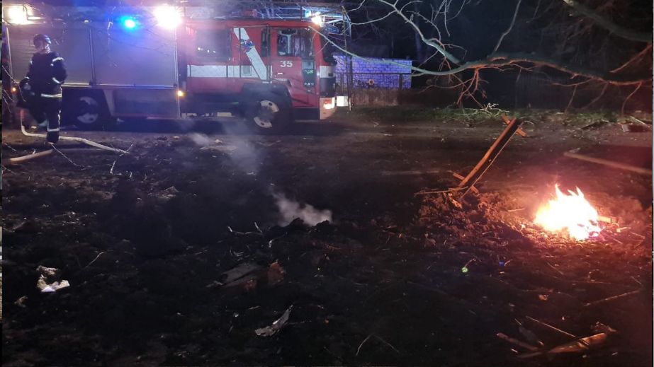 Будинок палав через ворожі обстріли у Запорізькому районі