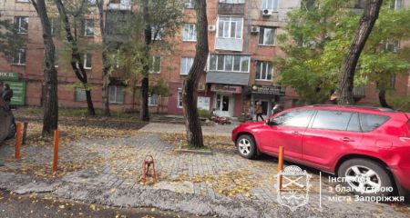 Запоріжці облаштували "приватну” парковку у центрі міста