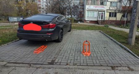 Частную парковку "разобрали" во дворе многоэтажки в Запорожье