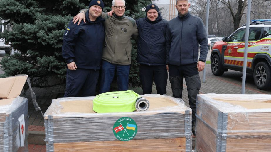 Около тонны пожарных рукавов передали запорожским спасателям