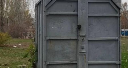 Владелец металлической коробки в Запорожье демонтировал свой самострой
