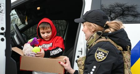 Дітям прифронтової громади Запорізького району передали подарунки