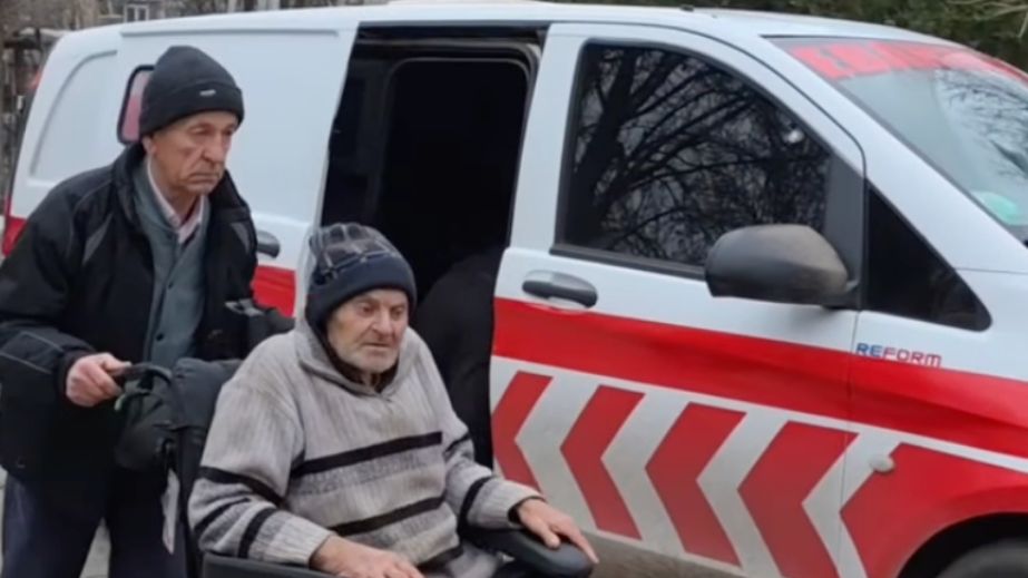 Жив у темряві й під обстрілами: з-під Запоріжжя евакуювали чоловіка