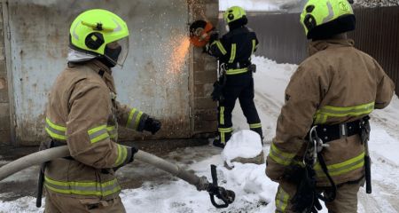 Гараж с вещами пылал в Запорожье &ndash; детали от ГСЧС