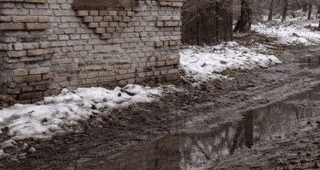 Захламлённую территорию убрали рядом с домом в Запорожье