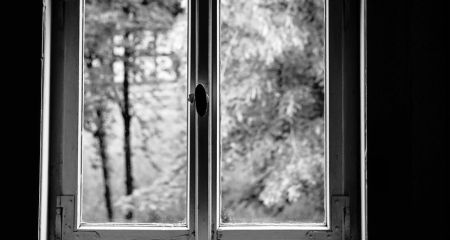 Жительница Запорожья выбросила 8-летнюю дочь из окна многоэтажки