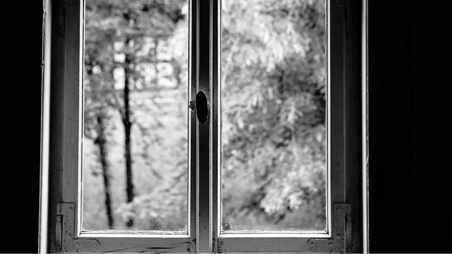 Жителька Запоріжжя викинула 8-річну доньку з вікна багатоповерхівки