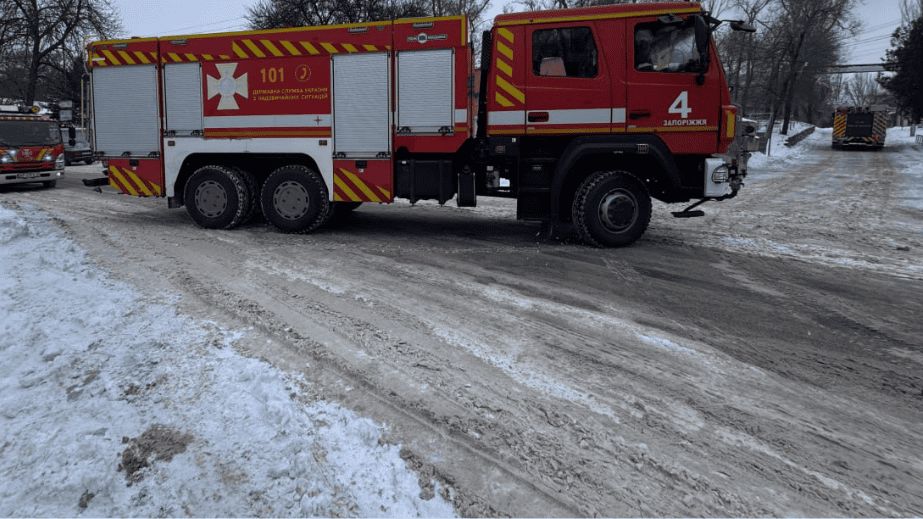 Россияне ударили дроном по машине спасателей под Запорожьем