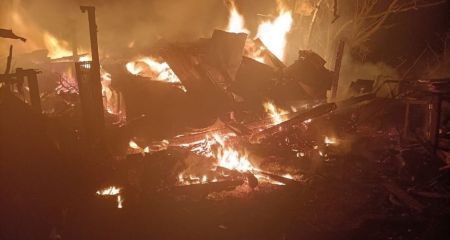 Дом вспыхнул из-за обстрелов РФ на Запорожье: есть жертвы и пострадавшие