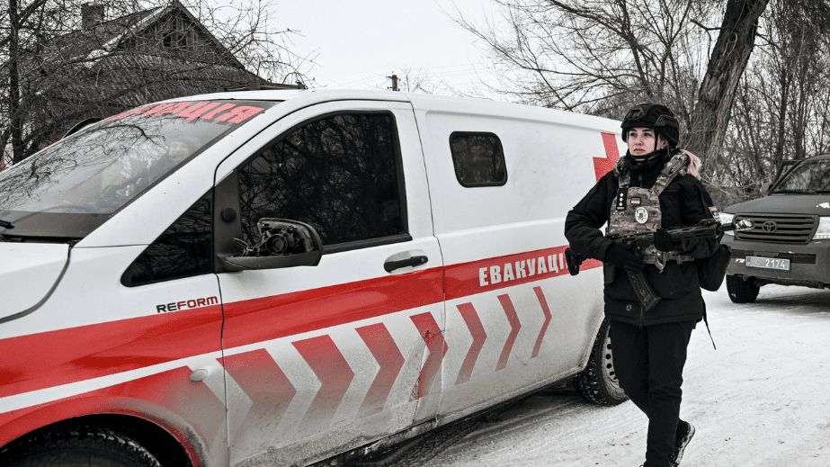 Двух человек вывезли из прифронтового села на Запорожье