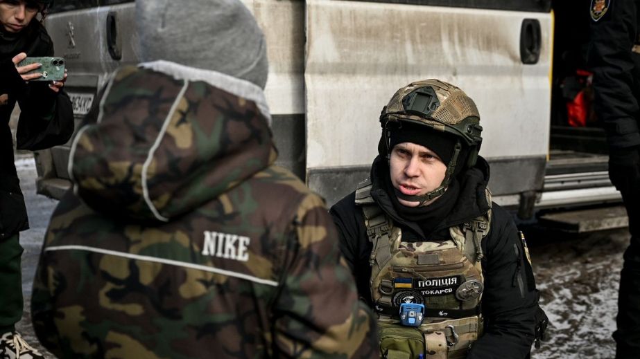 Родину із пʼятьма дітьми вивезли з прифронтової громади до Запоріжжя